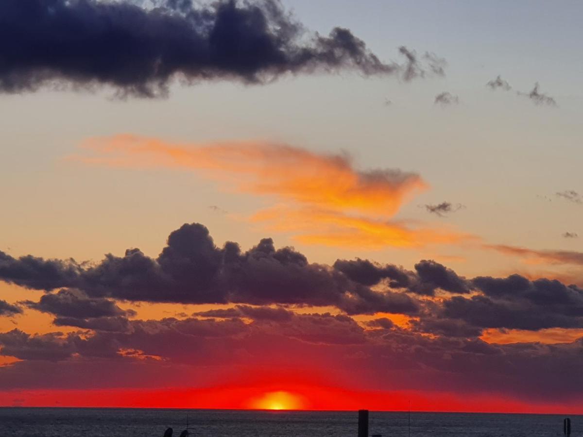 Seaview Sunset Holiday Apartments Пафос Екстериор снимка